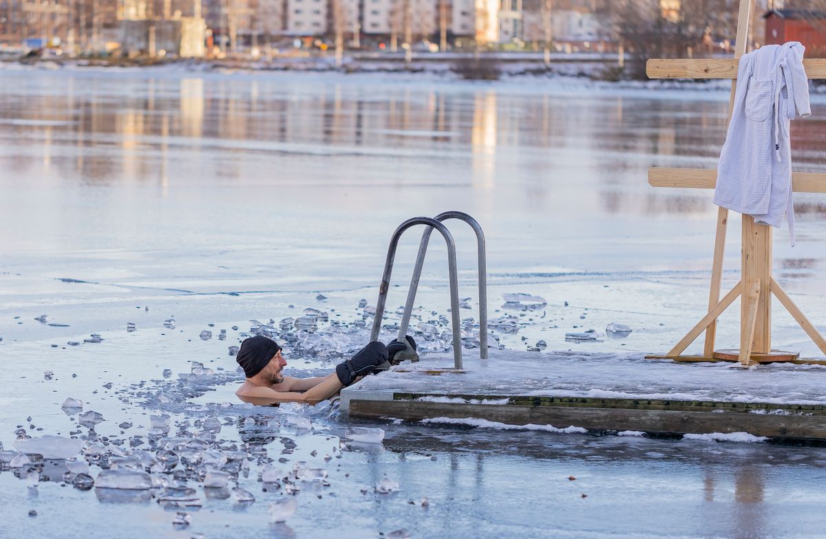 Sauna + Ice Bath: The Truth About Contrast Therapy